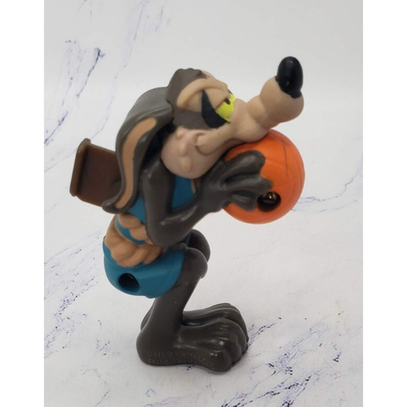 2020 Space Jam Wile E Coyote Basketball Figure McDonalds Happy Meal Toy - Picture 2 of 8